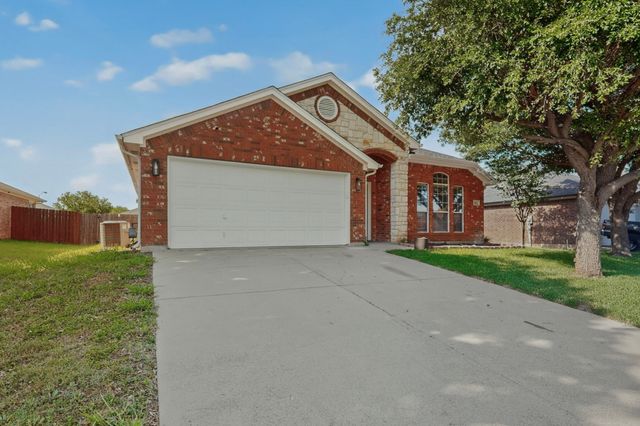 612 Mooney Drive, Saginaw, TX 76179