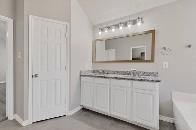 612 Mooney Drive, Saginaw, TX 76179