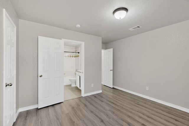 612 Mooney Drive, Saginaw, TX 76179