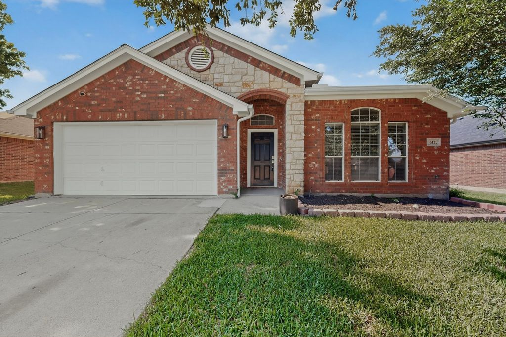 612 Mooney Drive, Saginaw, TX 76179