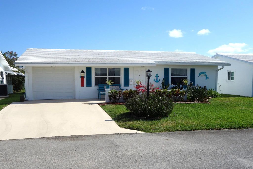2392 SW 10th Avenue, Boynton Beach, FL 33426