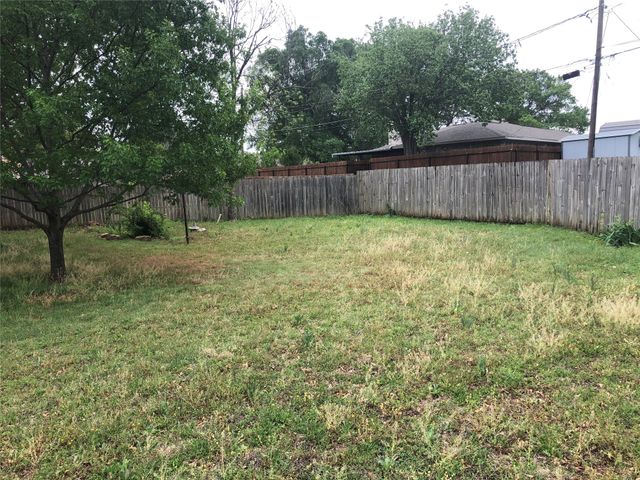 1211 Corvadura Street, Graham, TX 76450