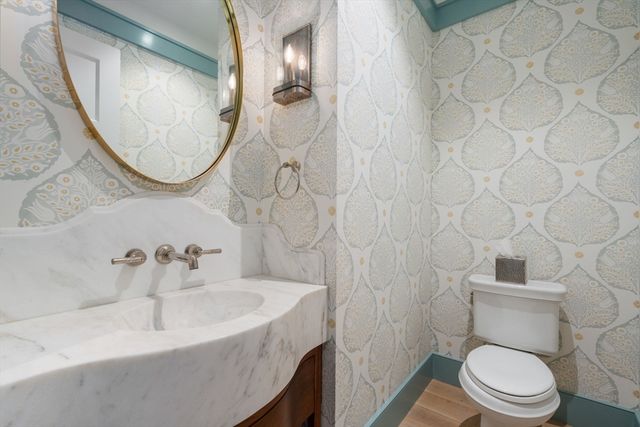 150 East Chop Dr, Oak Bluffs, MA 02557