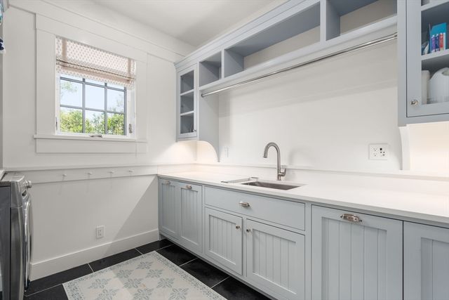 150 East Chop Dr, Oak Bluffs, MA 02557