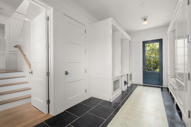 150 East Chop Dr, Oak Bluffs, MA 02557