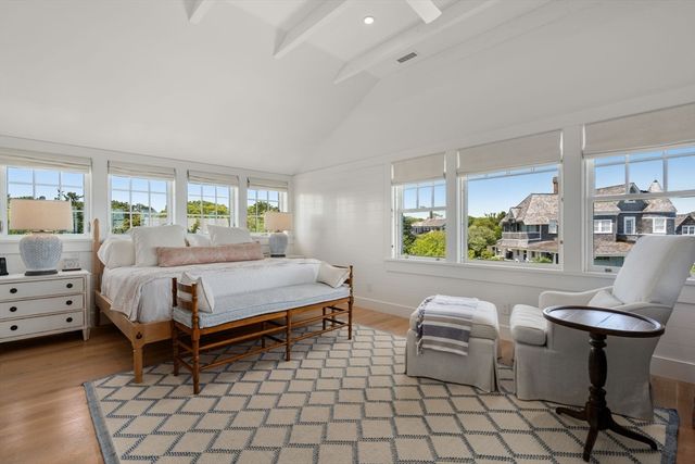 150 East Chop Dr, Oak Bluffs, MA 02557