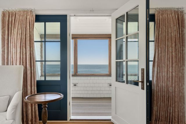 150 East Chop Dr, Oak Bluffs, MA 02557