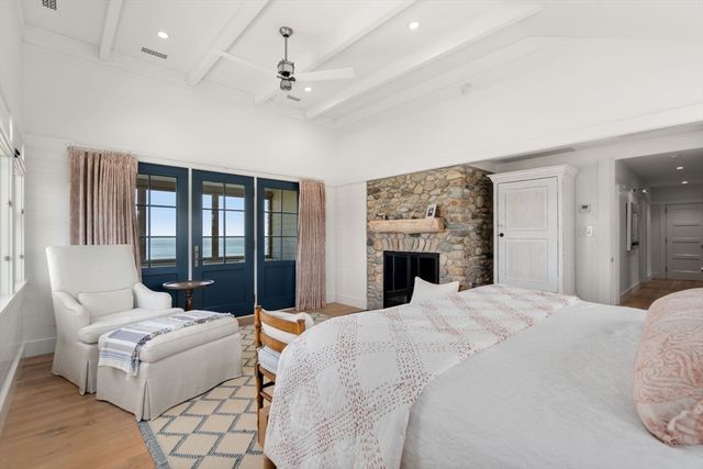 150 East Chop Dr, Oak Bluffs, MA 02557