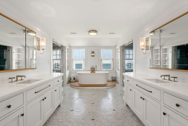 150 East Chop Dr, Oak Bluffs, MA 02557