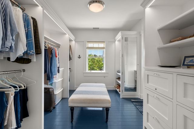 150 East Chop Dr, Oak Bluffs, MA 02557