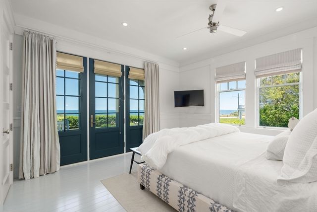 150 East Chop Dr, Oak Bluffs, MA 02557