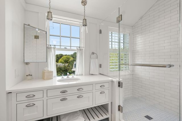 150 East Chop Dr, Oak Bluffs, MA 02557