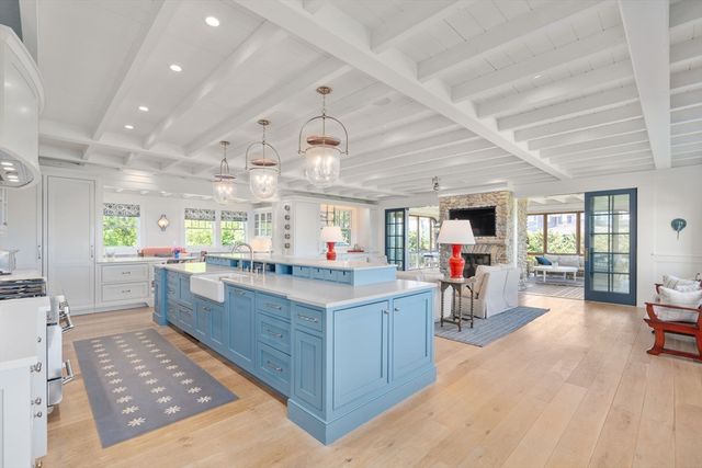 150 East Chop Dr, Oak Bluffs, MA 02557