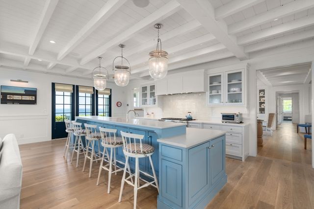 150 East Chop Dr, Oak Bluffs, MA 02557