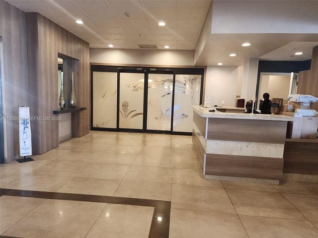 3701 N Country Club Dr 2204, Aventura, FL 33180