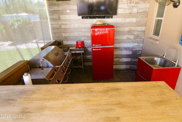 1715 S Bristol Avenue, Tucson, AZ 85713