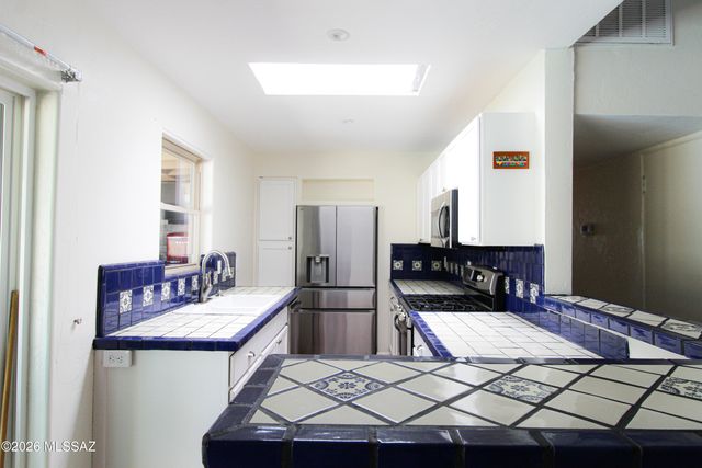 1715 S Bristol Avenue, Tucson, AZ 85713