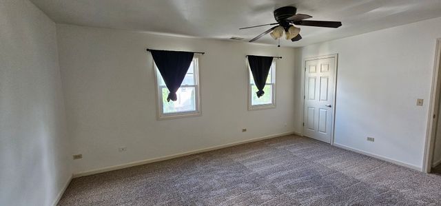 833 Village Quarter Road TH-C, West Dundee, IL 60118