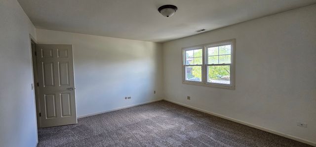 833 Village Quarter Road TH-C, West Dundee, IL 60118