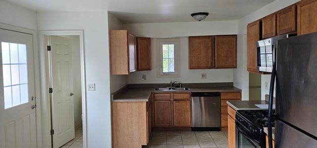 833 Village Quarter Road TH-C, West Dundee, IL 60118