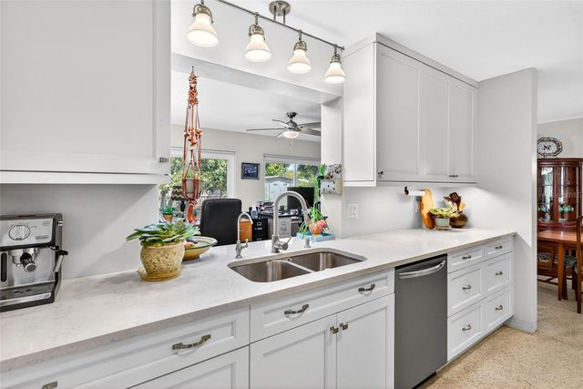 6019 8TH AVENUE N, St Petersburg, FL 33710