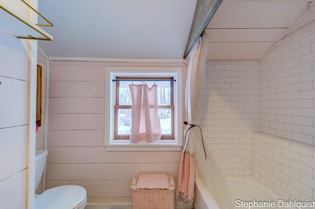 1922 Oak Avenue, North Muskegon, MI 49445