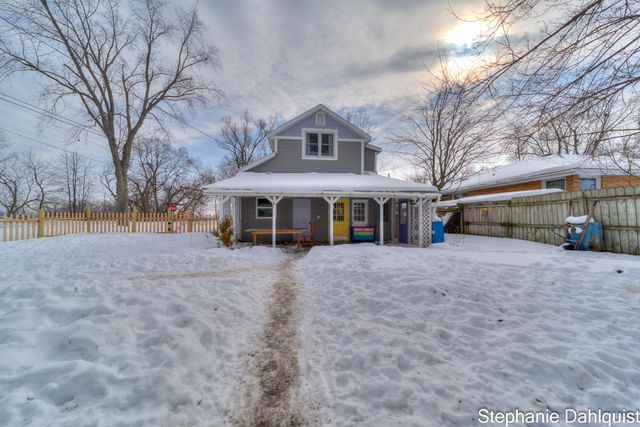 1922 Oak Avenue, North Muskegon, MI 49445