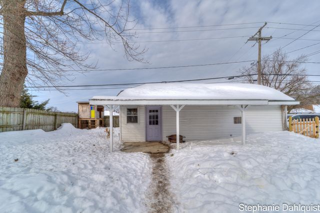 1922 Oak Avenue, North Muskegon, MI 49445