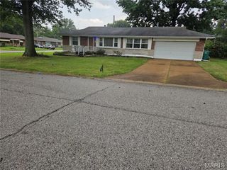 1200 Ensley Drive, Bellefontaine Nghbrs, MO 63137
