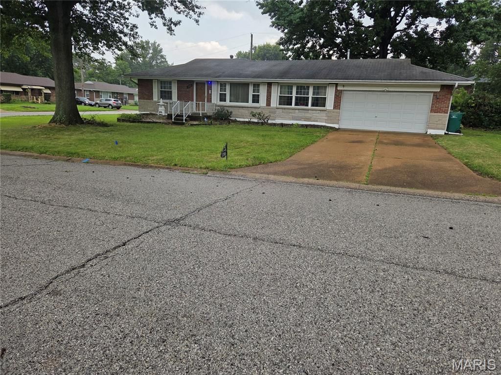 1200 Ensley Drive, Bellefontaine Nghbrs, MO 63137