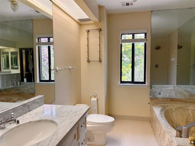 190 Alta Terrace, Jericho, NY 11753