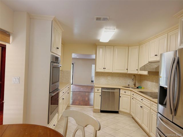 190 Alta Terrace, Jericho, NY 11753