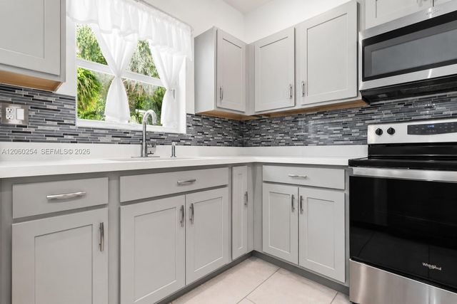 484 NE 4th Ave, Florida City, FL 33034