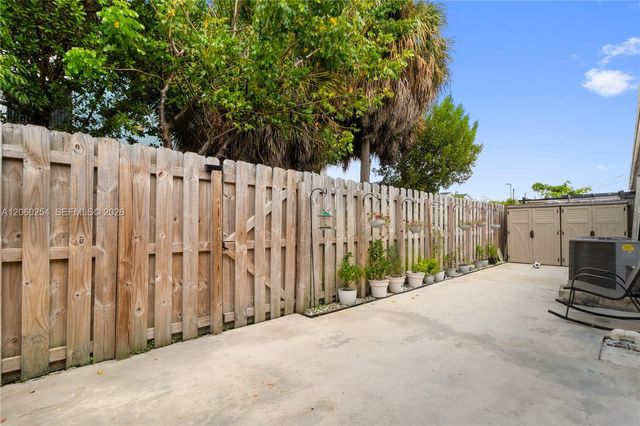 484 NE 4th Ave, Florida City, FL 33034