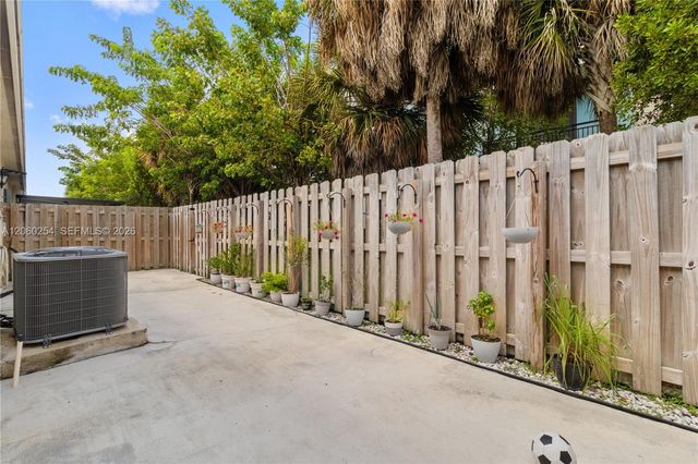 484 NE 4th Ave, Florida City, FL 33034