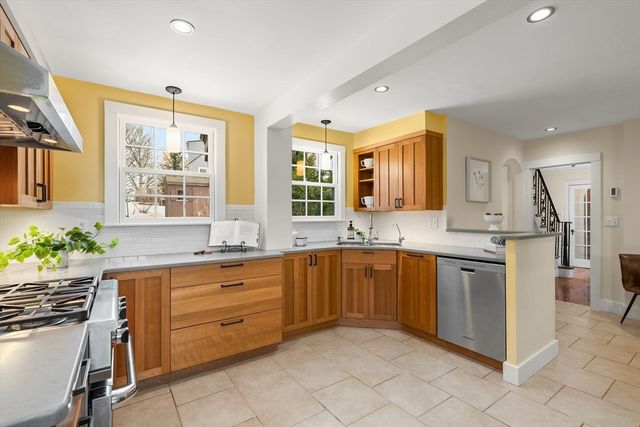 93 Churchill Ave, Arlington, MA 02476