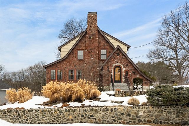 93 Churchill Ave, Arlington, MA 02476