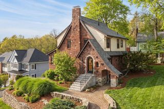 93 Churchill Ave, Arlington, MA 02476