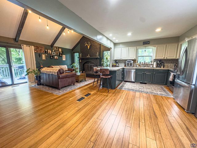 1611 Kiowa ST, Leavenworth, KS 66048