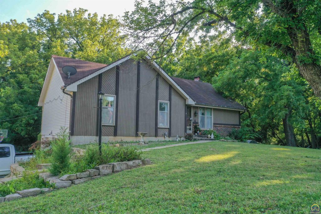 1611 Kiowa ST, Leavenworth, KS 66048