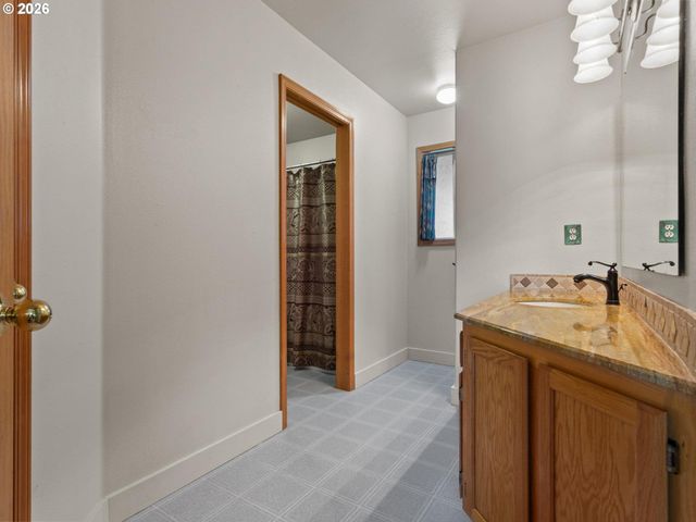 16777 S UNION MILLS Rd, Mulino, OR 97042