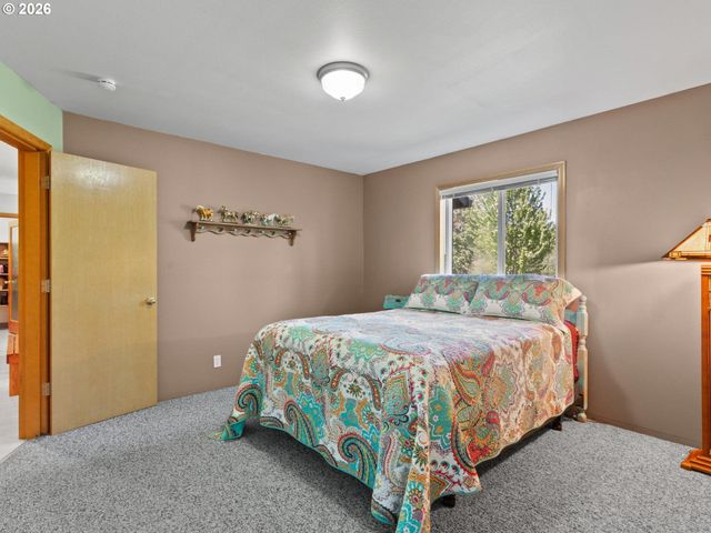 16777 S UNION MILLS Rd, Mulino, OR 97042