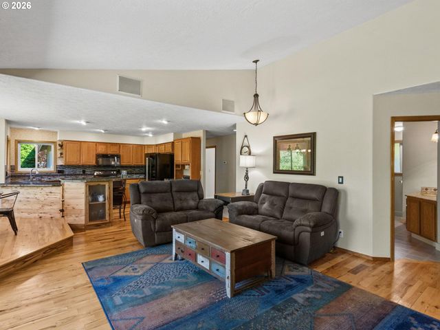 16777 S UNION MILLS Rd, Mulino, OR 97042