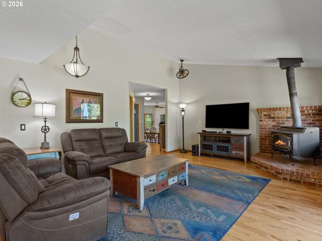 16777 S UNION MILLS Rd, Mulino, OR 97042
