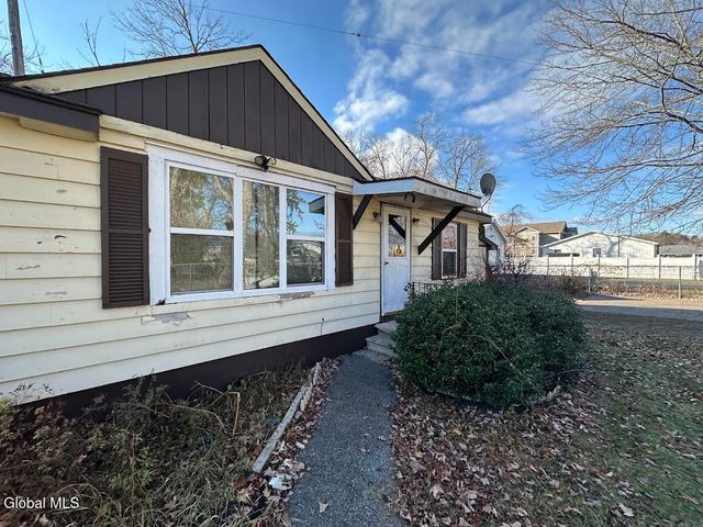 98 Point Breeze Road, Saratoga Springs, NY 12866