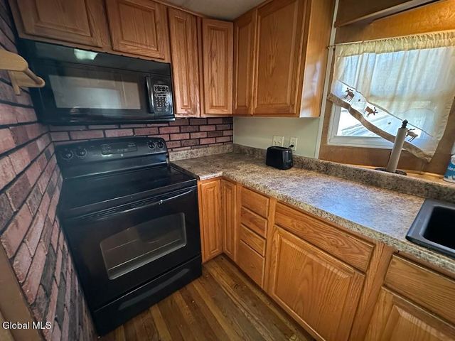 98 Point Breeze Road, Saratoga Springs, NY 12866