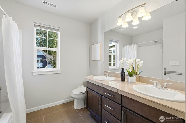 1447 247th Avenue NE, Sammamish, WA 98074