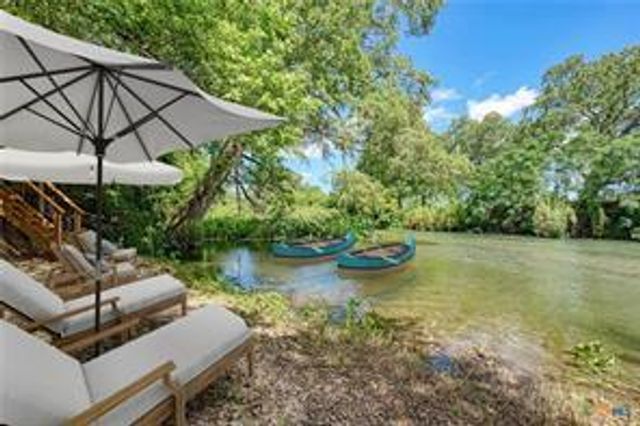 108 River Lakes Lane, Martindale, TX 78655