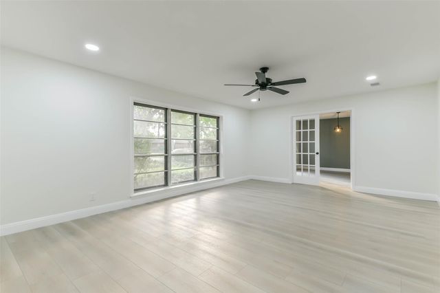 8102 Dellanera Drive, Hitchcock, TX 77563