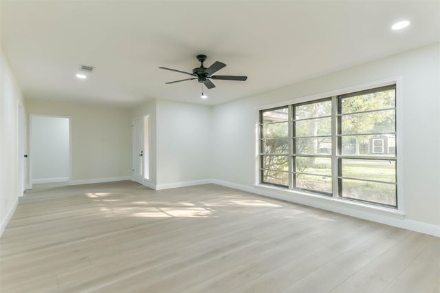 8102 Dellanera Drive, Hitchcock, TX 77563